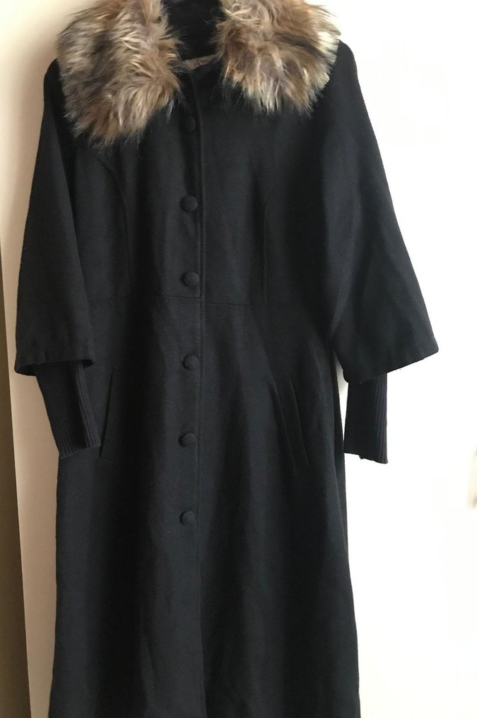 Kürklü Detaylı Siyah Kaban - Görsel 3