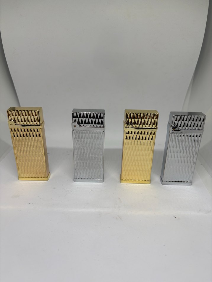 Altın Renkli Parlak Metal Çakmak - Görsel 2