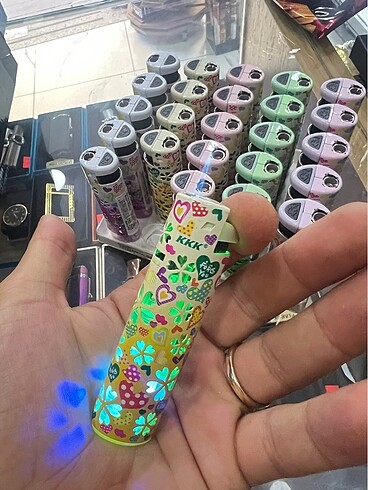 Beden çeşitli Renk Magazadan ışıklı lüks çakmaklar