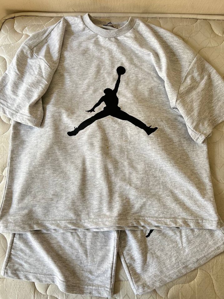 Gri Baskılı kadın - Görsel 3