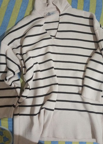 V Yaka Çizgili Bej Kadın Triko - Görsel 3