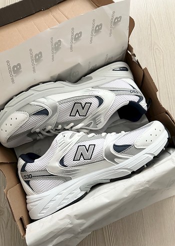 44 Beden beyaz Renk New Balance 530