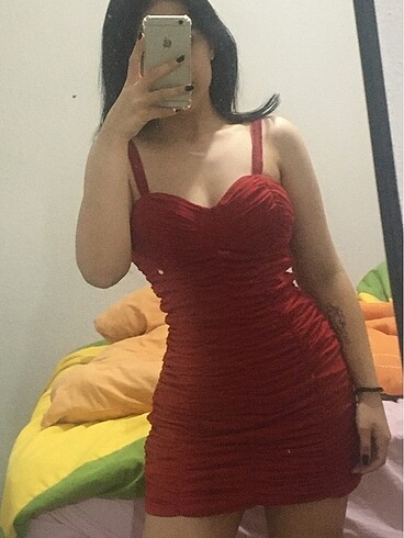 acil satılık kırmızı elbise (moda çelikler)