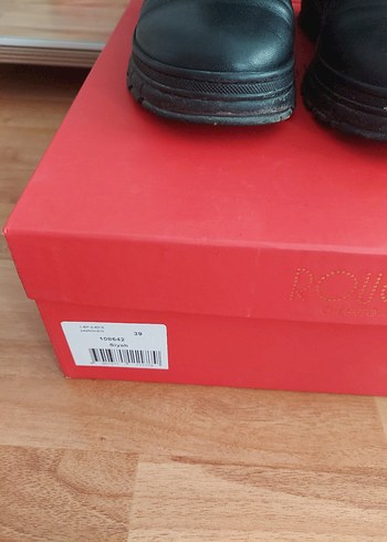 kadin kisa bot - Görsel 8