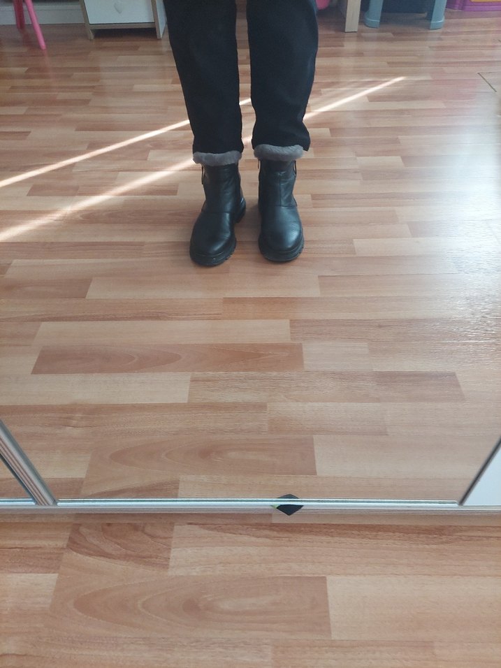 kadin kisa bot - Görsel 2