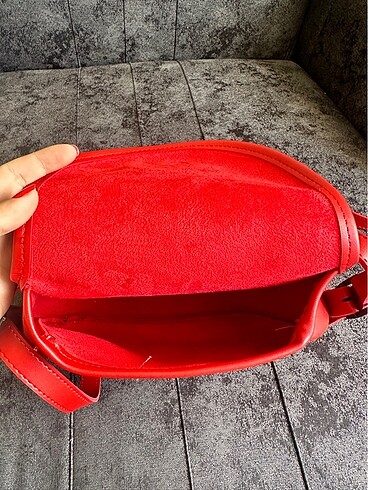 Kırmızı çanta - Görsel 3