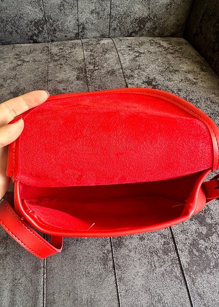 Kırmızı çanta - Görsel 3