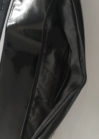 Zincir Detaylı Siyah Yılan Desenli Deri Çanta - Görsel 3