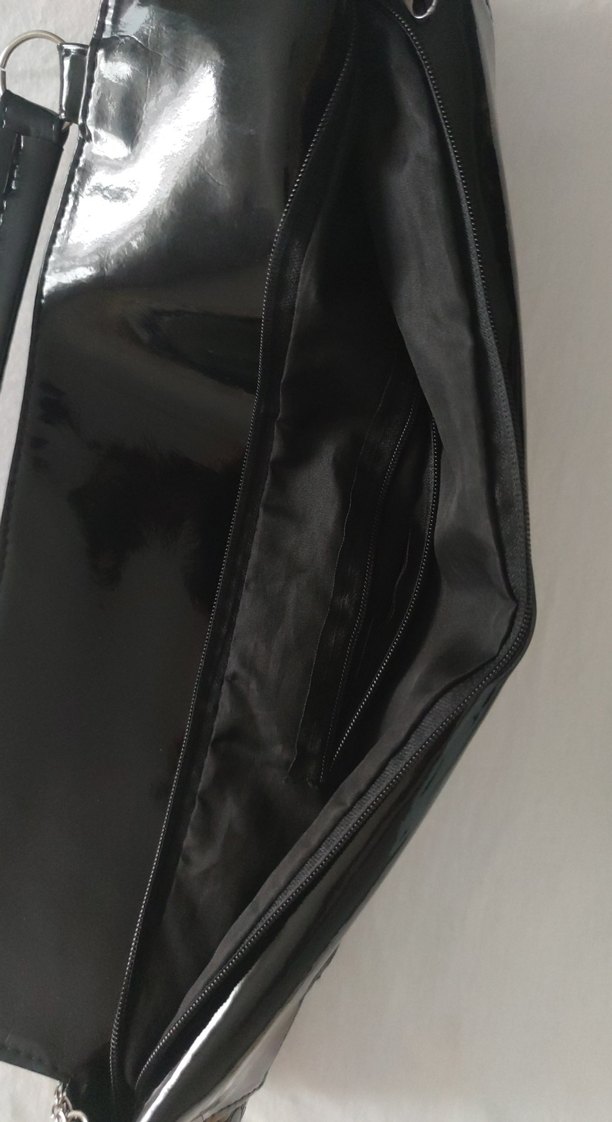 Zincir Detaylı Siyah Yılan Desenli Deri Çanta - Görsel 3