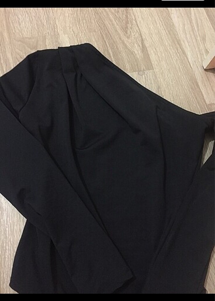 Drapeli omuz detaylı bluZ - Görsel 2