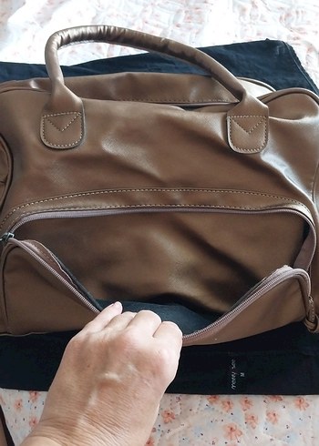 Bej Parlak Deri Kadın El Çantası - Görsel 6