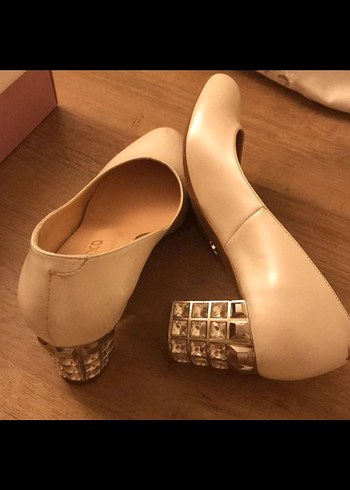 Parlak Bej Tokalı Topuklu Kadın Stiletto - Görsel 2