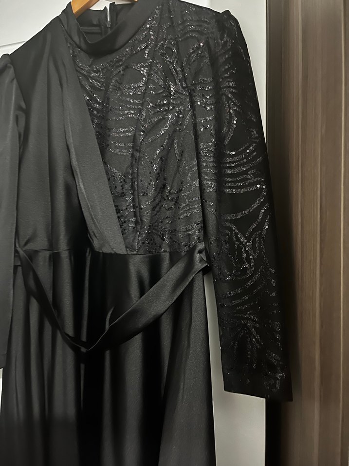 Siyah Uzun Kollu Gotik Drapeli Elbise - Görsel 2