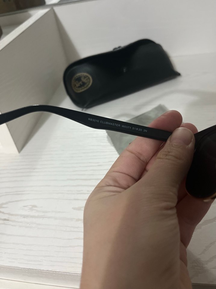 Klasik Siyah Parlak Kadın Güneş Gözlüğü - Görsel 5