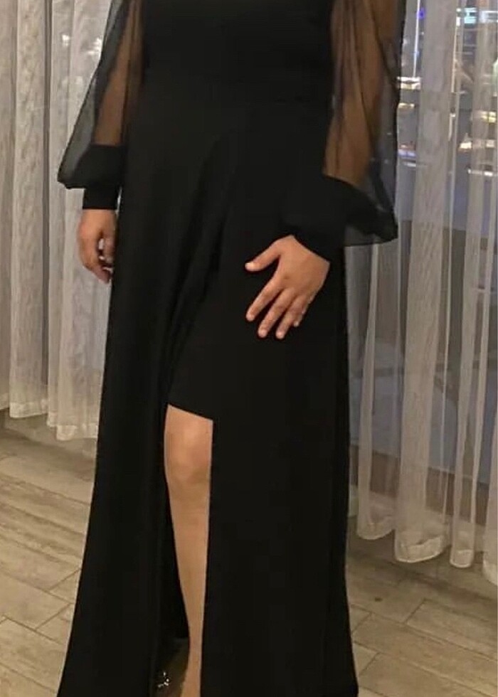 Siyah yırtmaçlı elbise - Görsel 2