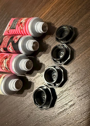 Betsey Johnson Dudak Parlatıcısı - Görsel 3