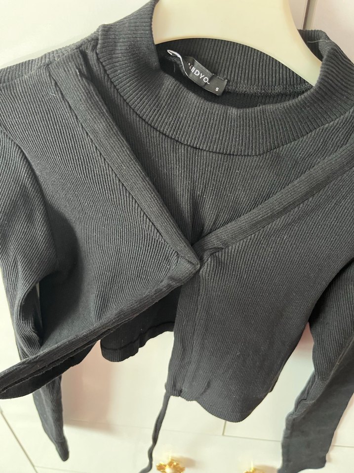 Siyah Uzun Kollu Kısa Bluz - Görsel 3