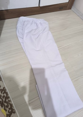 Beyaz Pilili Kadın Kumaş Pantolon