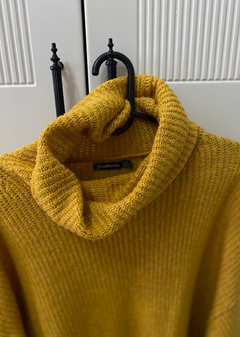 Stradivarius Sarı Boğazlı Kazak - Görsel 2