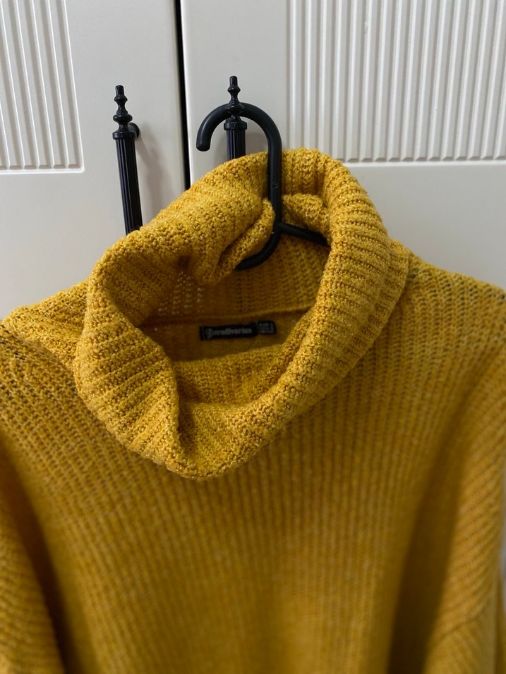 Stradivarius Sarı Boğazlı Kazak - Görsel 2