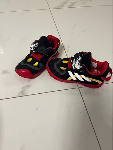 Adidas spor ayakkabı