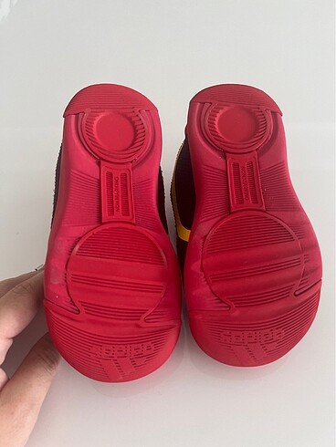 27 Beden siyah Renk Adidas spor ayakkabı