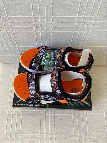 35 Beden Skechers Işıklı Sandalet