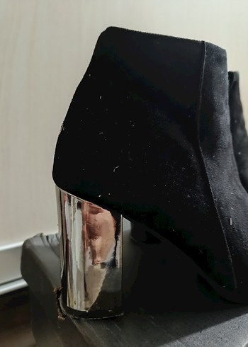 Siyah Süet Tokalı Kadın Bot - Görsel 2