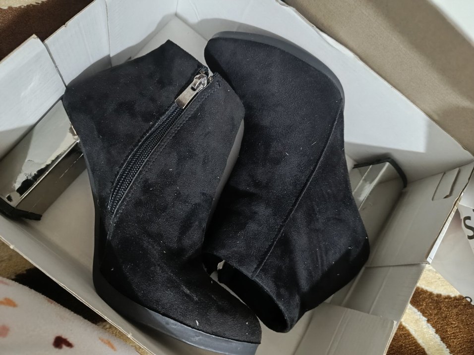 Siyah Süet Tokalı Kadın Bot - Görsel 4