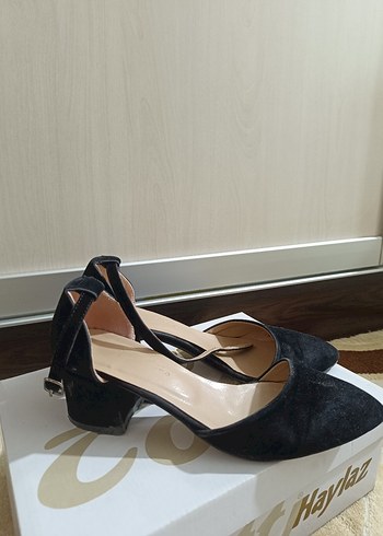 Siyah Süet Stiletto Tokalı Kadın Ayakkabı - Görsel 2