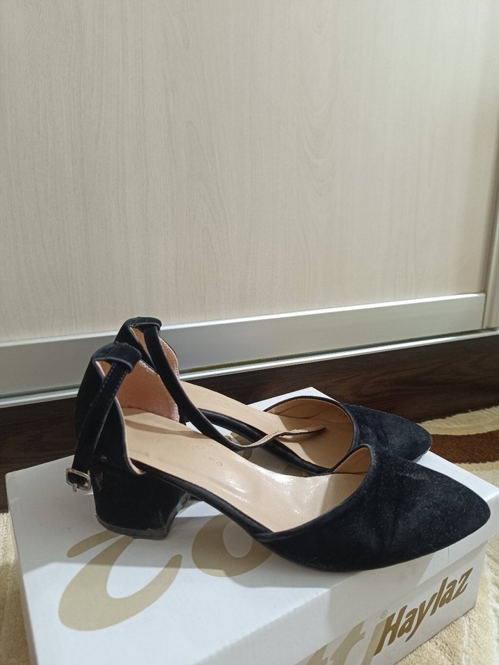 Siyah Süet Stiletto Tokalı Kadın Ayakkabı - Görsel 2