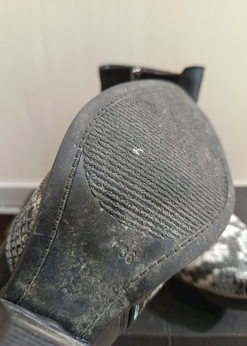 Gri Yılan Desenli Deri Dolgu Topuklu Kadın Bot - Görsel 4