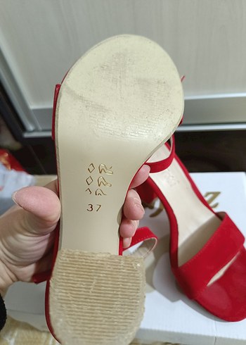 Kırmızı Süet Tokalı Topuklu Kadın Ayakkabı - Görsel 6