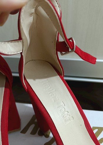 Kırmızı Süet Tokalı Topuklu Kadın Ayakkabı - Görsel 5