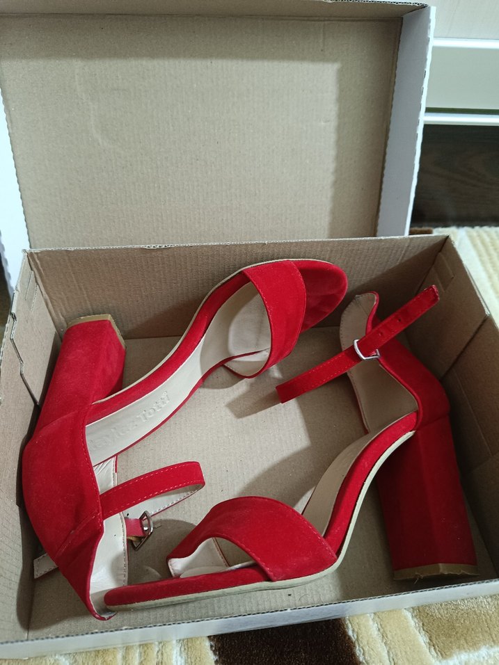 Kırmızı Süet Tokalı Topuklu Kadın Ayakkabı - Görsel 2