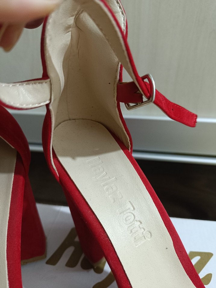 Kırmızı Süet Tokalı Topuklu Kadın Ayakkabı - Görsel 5