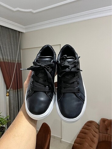 39 Beden siyah Renk Orjinal Calvin Klein 39 numara