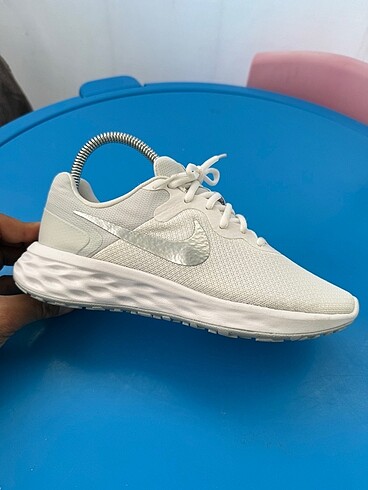 Orjinal Nike revolation 38,5 numara sıfır