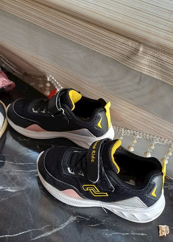 Siyah Spor Ayakkabı Sarı Detaylı - Görsel 3