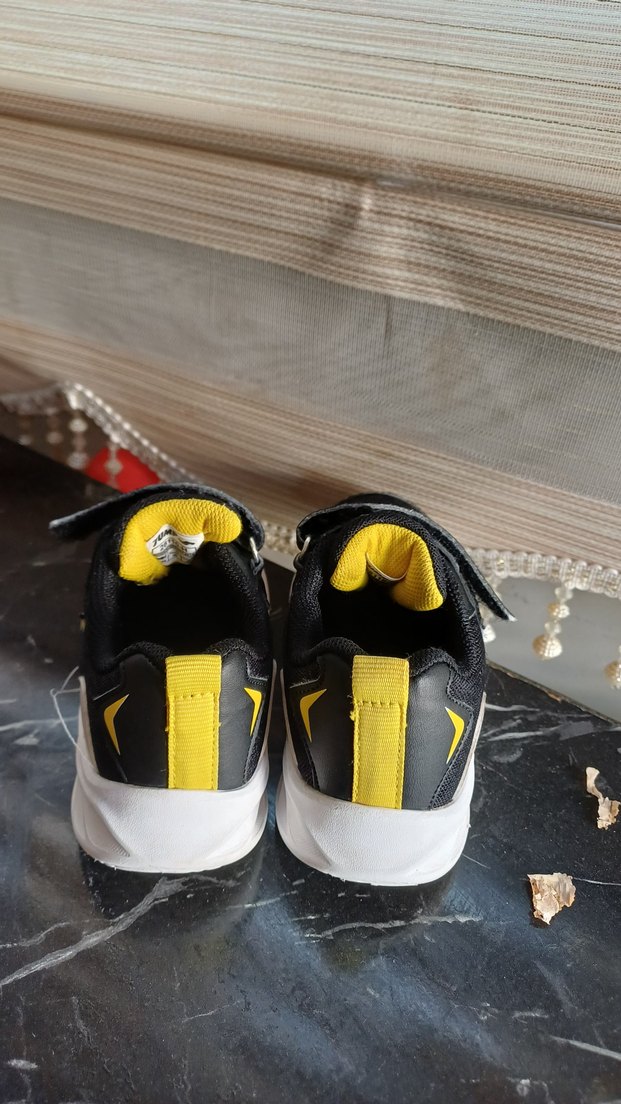 Siyah Spor Ayakkabı Sarı Detaylı - Görsel 5