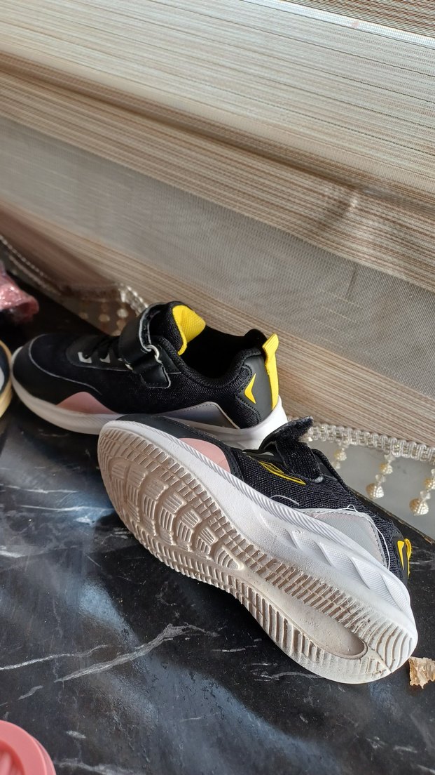 Siyah Spor Ayakkabı Sarı Detaylı - Görsel 4