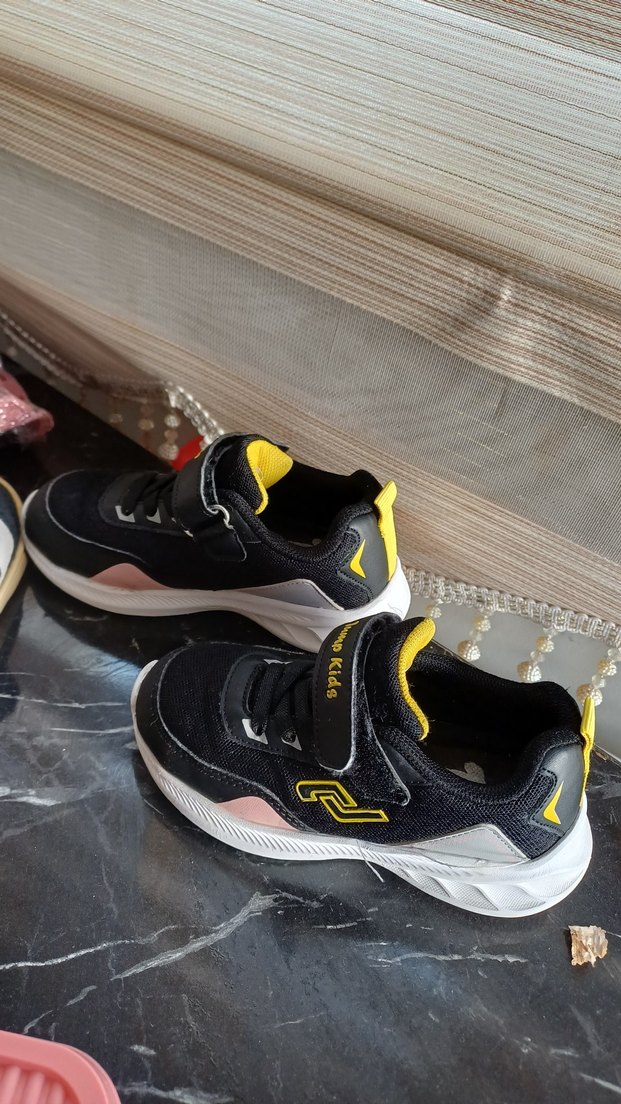 Siyah Spor Ayakkabı Sarı Detaylı - Görsel 3