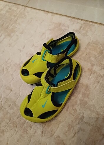 22 Beden Nike bebek sandalet