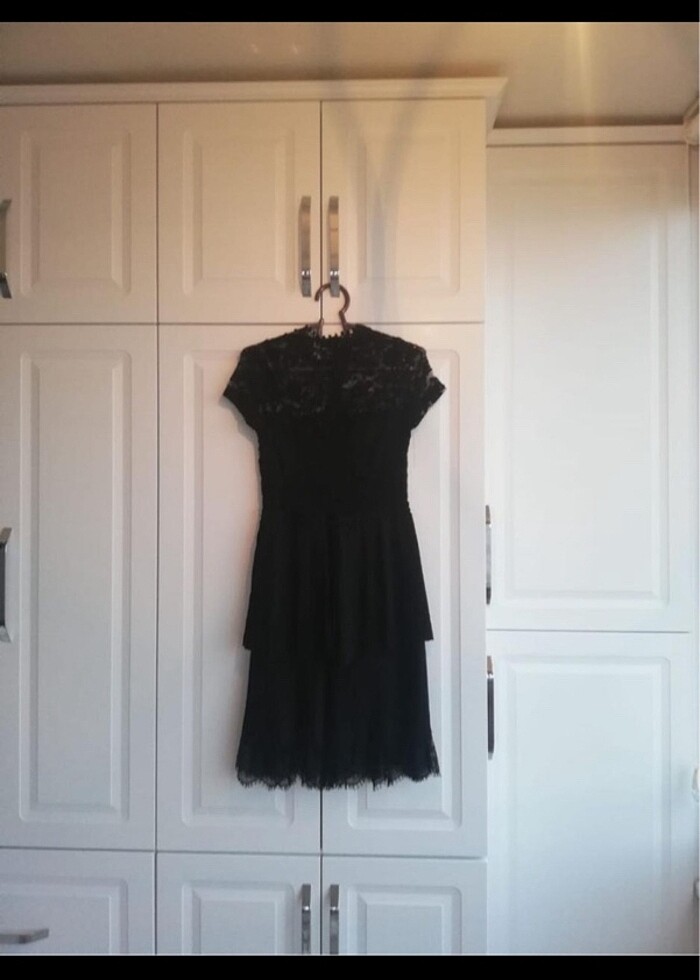 siyah güpürlü mini elbise - Görsel 2