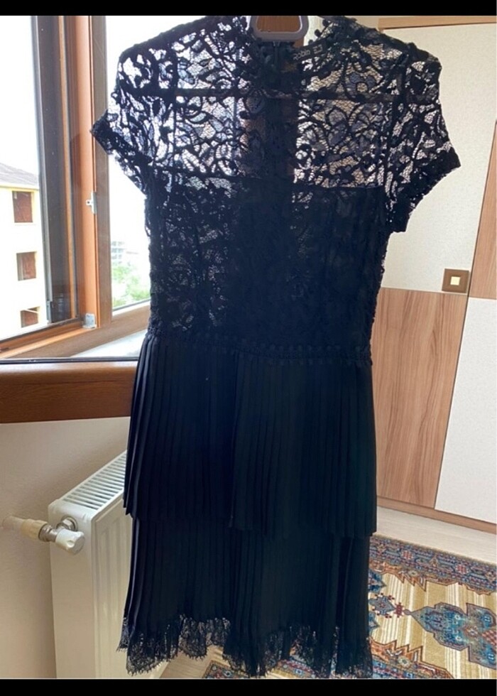 siyah güpürlü mini elbise - Görsel 3