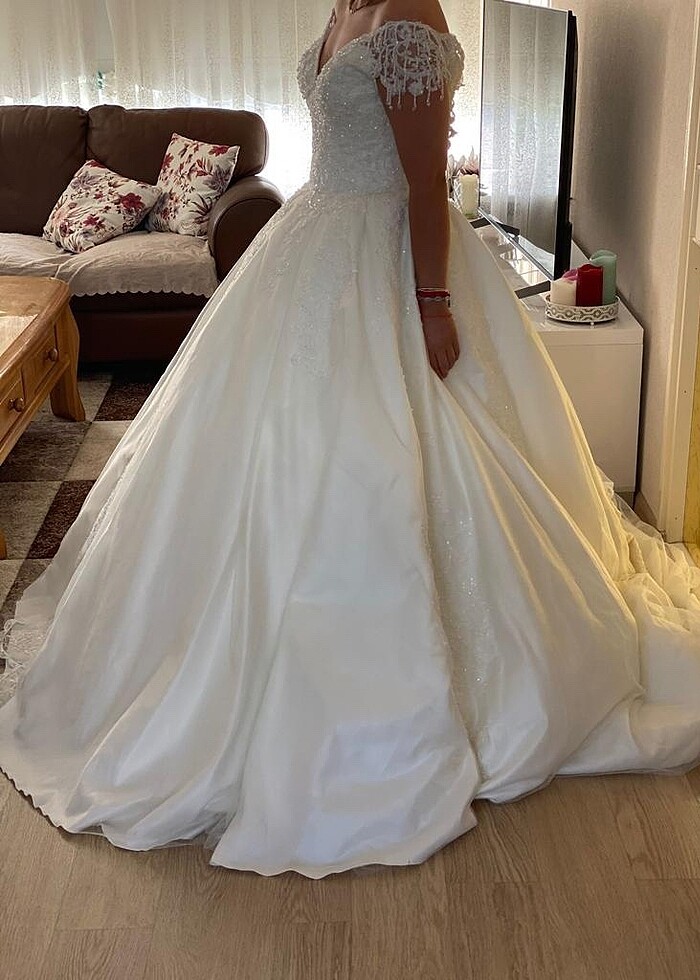 hiç kullanılmamış gelinlik - Görsel 3