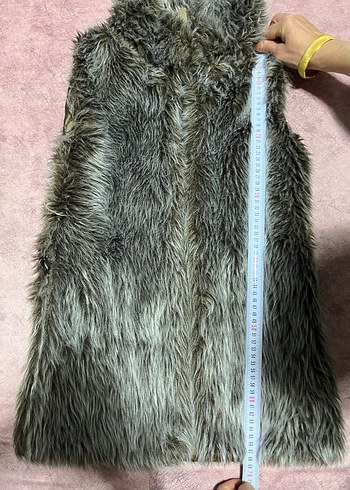 Gri Uzun Kürklü Kadın Yelek - Görsel 4