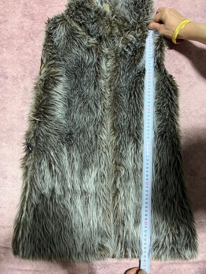 Gri Uzun Kürklü Kadın Yelek - Görsel 4