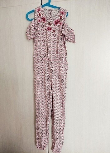 Diğer 7 adet ürün ( ayakkabı, eşofman, elbise, pijama takımı)
