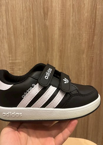 30 Beden siyah Renk Adidas Siyah Beyaz Erkek Çocuk Sneaker